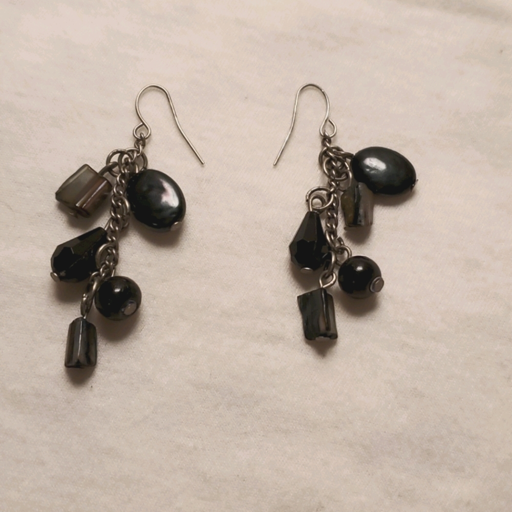 Buckle brand Black stone dangling earings